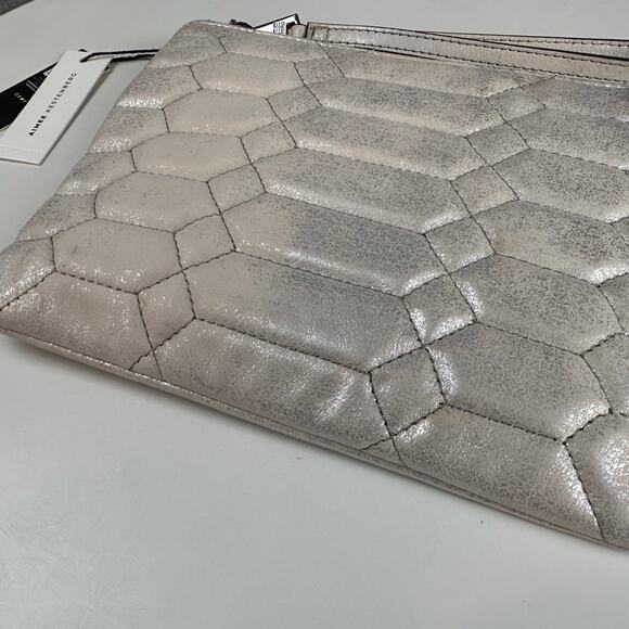Aimee Kestenberg Wristlet Clutch Stone Silver Leather New "Its A Love Thing" - Picture 9 of 11